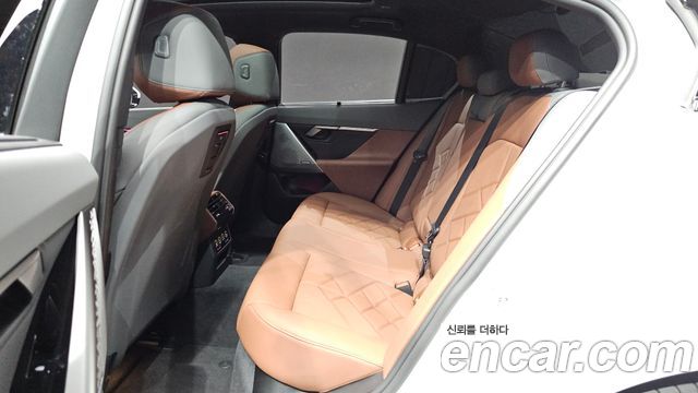 BMW 5-Series 2026 — photo 16