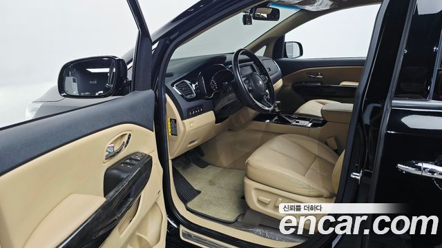 Kia Canival 2019 — photo 13