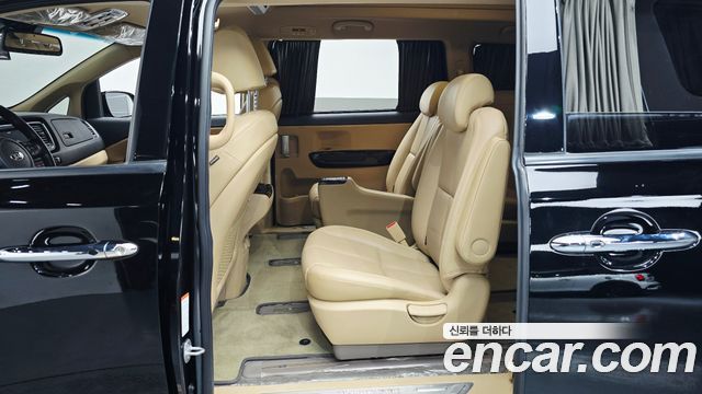 Kia Canival 2019 — photo 17