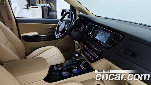 Kia Canival 2019 — photo 28