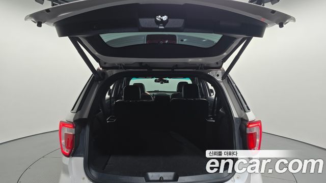 Ford Explorer 2016 — photo 20