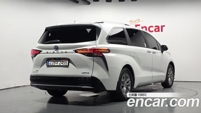Toyota Sienna 2025 — photo 2