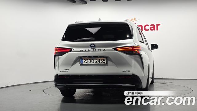 Toyota Sienna 2025 — photo 4