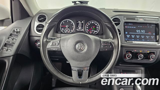 Volkswagen Tiguan 2015 — photo 13