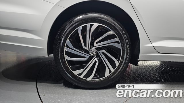 Volkswagen Jetta 2021 — photo 5
