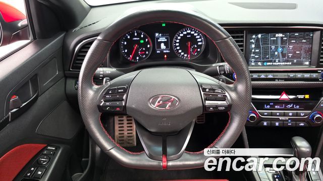 Hyundai AVANTE 2018 — photo 13
