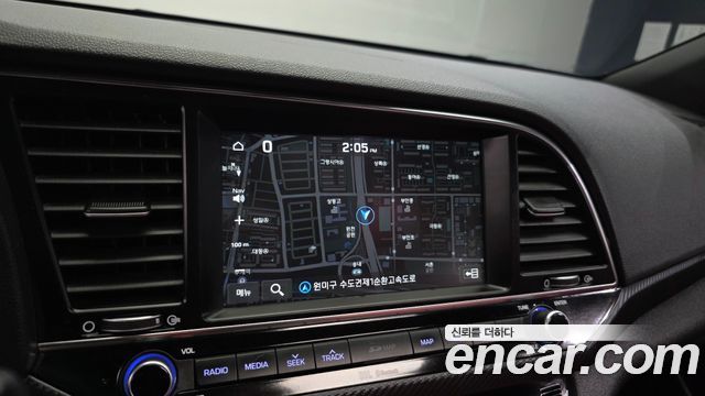 Hyundai AVANTE 2018 — photo 14