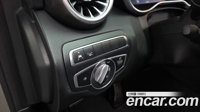 Mercedes-Benz C-Class 2020 — photo 30
