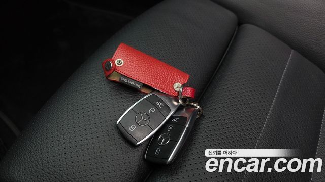 Mercedes-Benz C-Class 2020 — photo 34