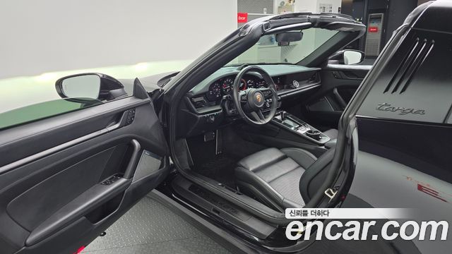 Porsche 911 2023 — photo 10