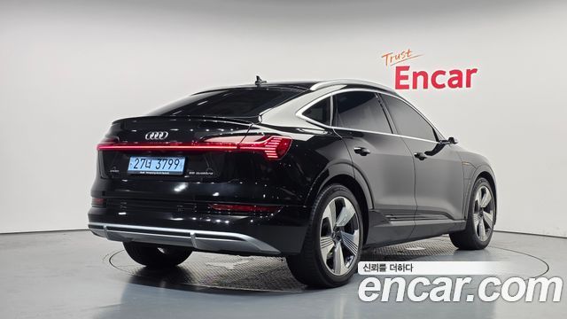 Audi e-tron 2022 — photo 2