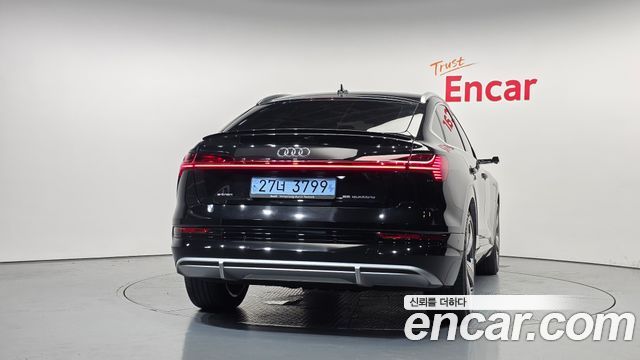 Audi e-tron 2022 — photo 4