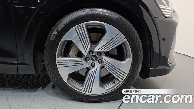 Audi e-tron 2022 — photo 5