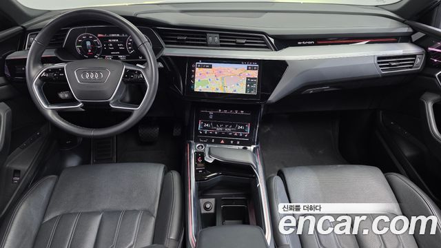 Audi e-tron 2022 — photo 10