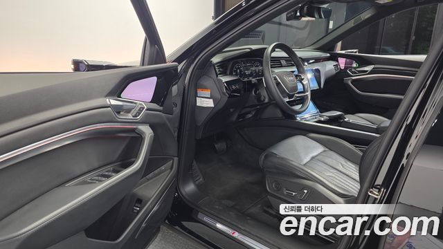 Audi e-tron 2022 — photo 13