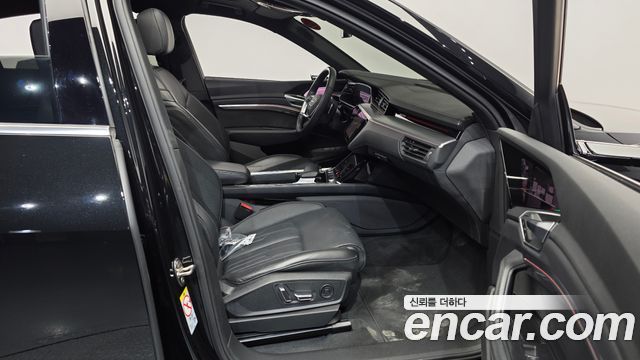 Audi e-tron 2022 — photo 17