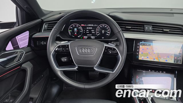 Audi e-tron 2022 — photo 19