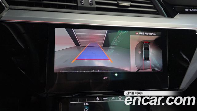 Audi e-tron 2022 — photo 21