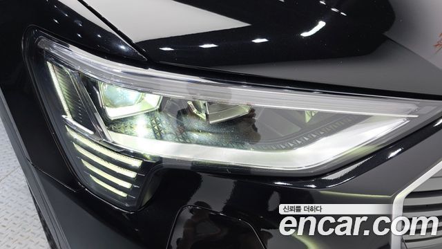 Audi e-tron 2022 — photo 8