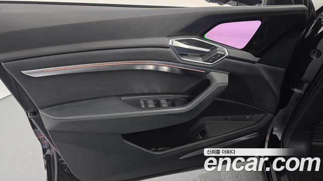 Audi e-tron 2022 — photo 14
