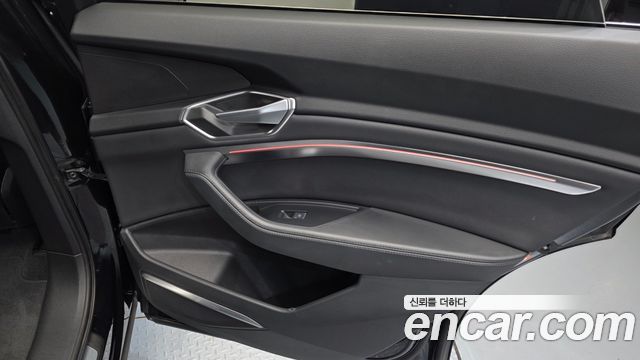 Audi e-tron 2022 — photo 15
