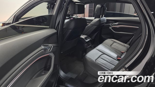 Audi e-tron 2022 — photo 16