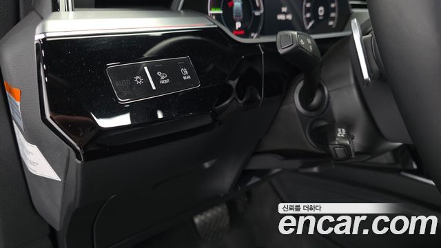 Audi e-tron 2022 — photo 28