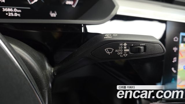 Audi e-tron 2022 — photo 34