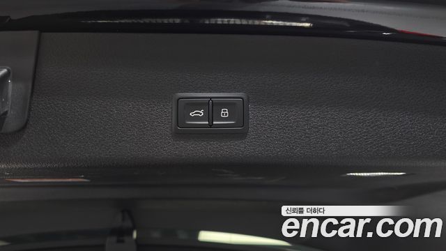 Audi e-tron 2022 — photo 35