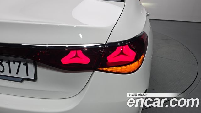 Mercedes-Benz E-Class 2026 — photo 9