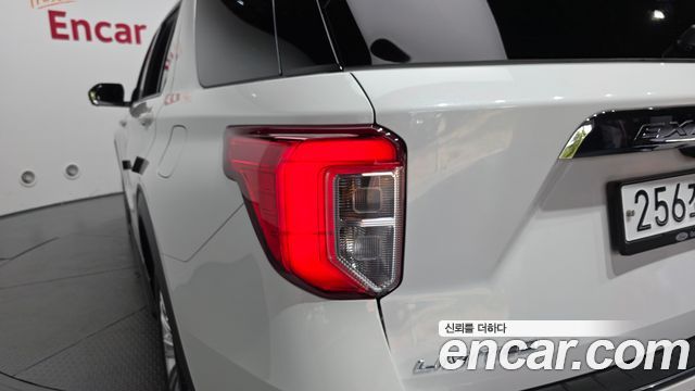 Ford Explorer 2020 — photo 9