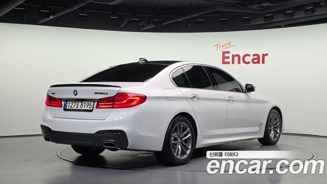 BMW 5-Series 2018 — photo 2