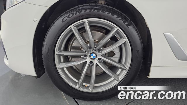 BMW 5-Series 2018 — photo 5