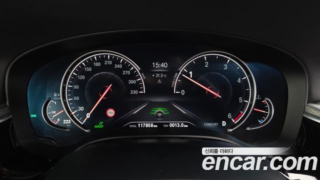 BMW 5-Series 2018 — photo 11