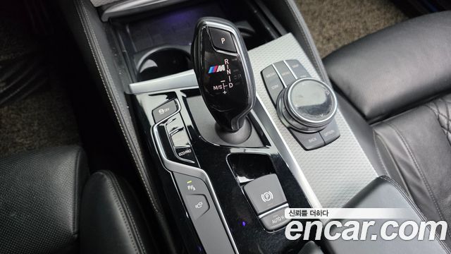BMW 5-Series 2018 — photo 12