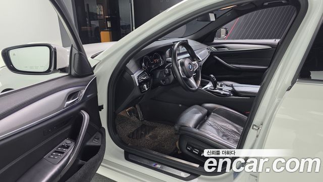 BMW 5-Series 2018 — photo 13