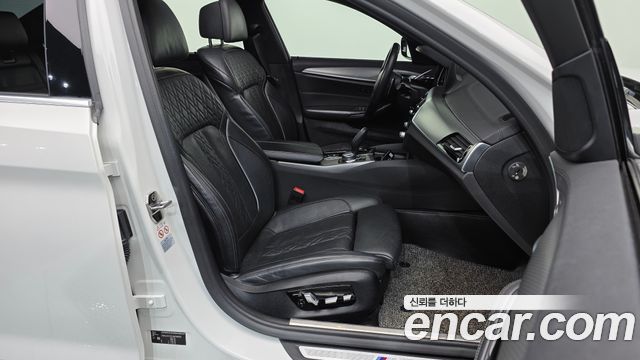BMW 5-Series 2018 — photo 17