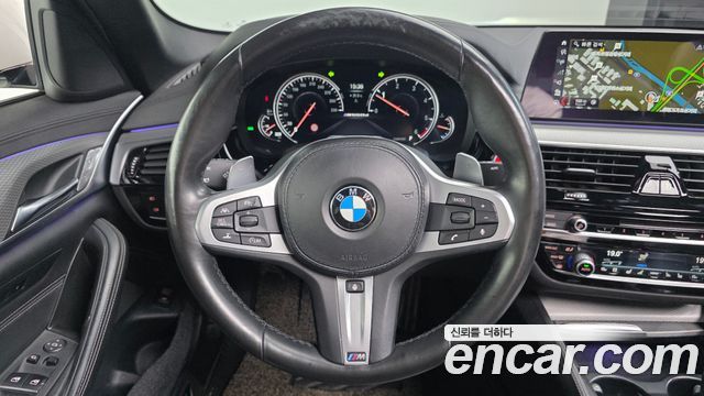 BMW 5-Series 2018 — photo 19