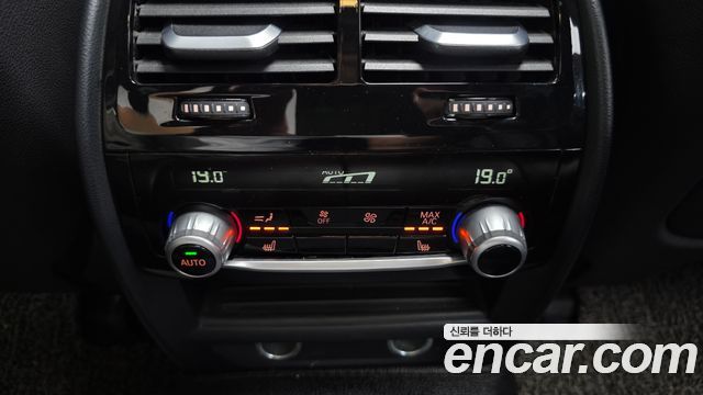BMW 5-Series 2018 — photo 24