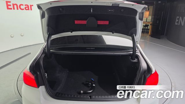 BMW 5-Series 2018 — photo 26