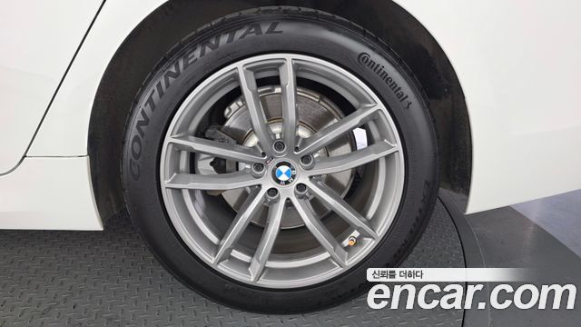 BMW 5-Series 2018 — photo 7