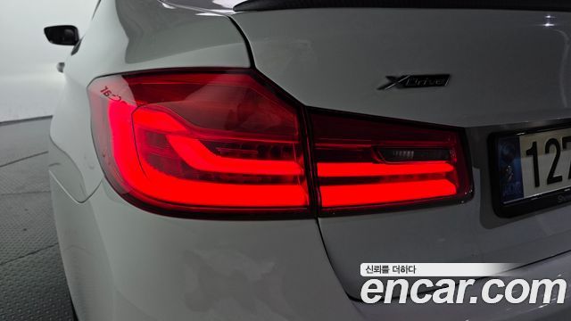 BMW 5-Series 2018 — photo 9
