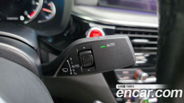 BMW 5-Series 2018 — photo 28