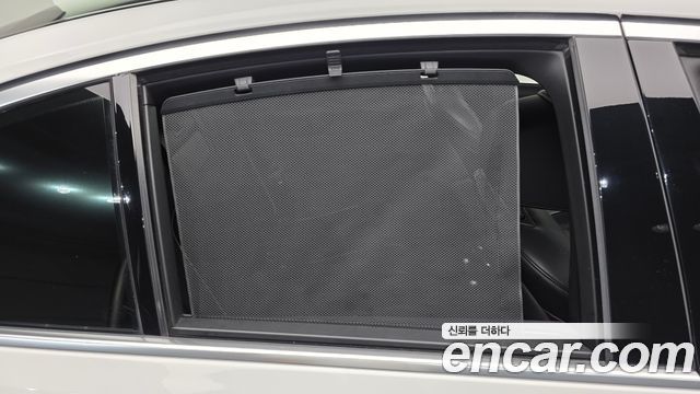 BMW 5-Series 2018 — photo 31