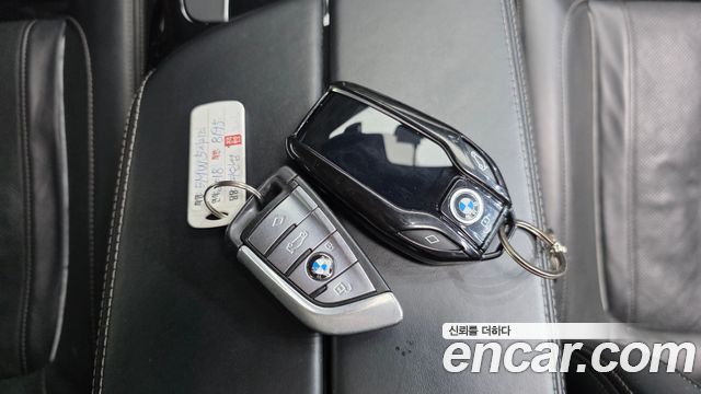 BMW 5-Series 2018 — photo 32