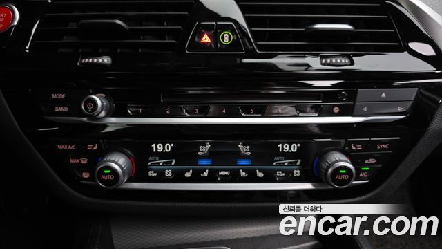 BMW 5-Series 2018 — photo 34