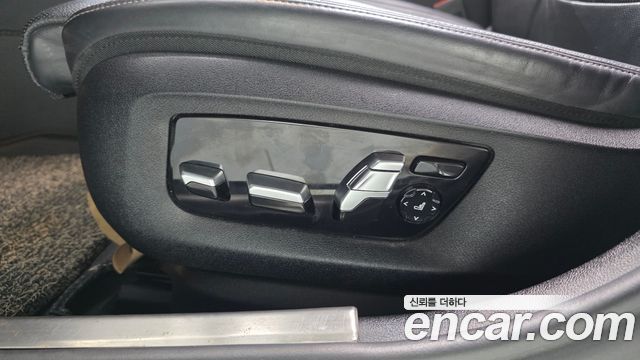 BMW 5-Series 2018 — photo 35
