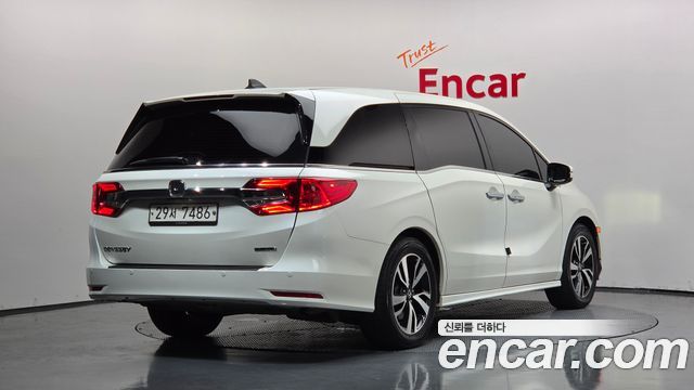 Honda Odyssey 2018 — photo 2