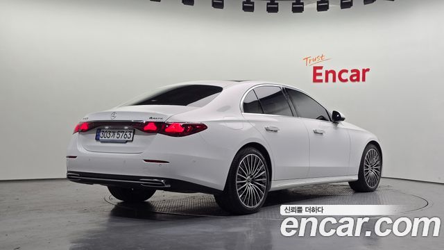 Mercedes-Benz E-Class 2024 — photo 2