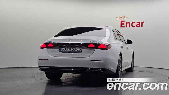 Mercedes-Benz E-Class 2024 — photo 4